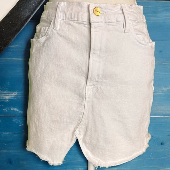 Frame Denim ‘Le Mini Jean Skirt’ in “Blanc” With Raw Split Hem Detail Size 28 - Picture 5 of 16